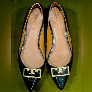Gorgeous TORY BURCH crocodile embossed flats